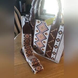 Wrangler Brown and Cream Patterned Tote Bag..Brand New
